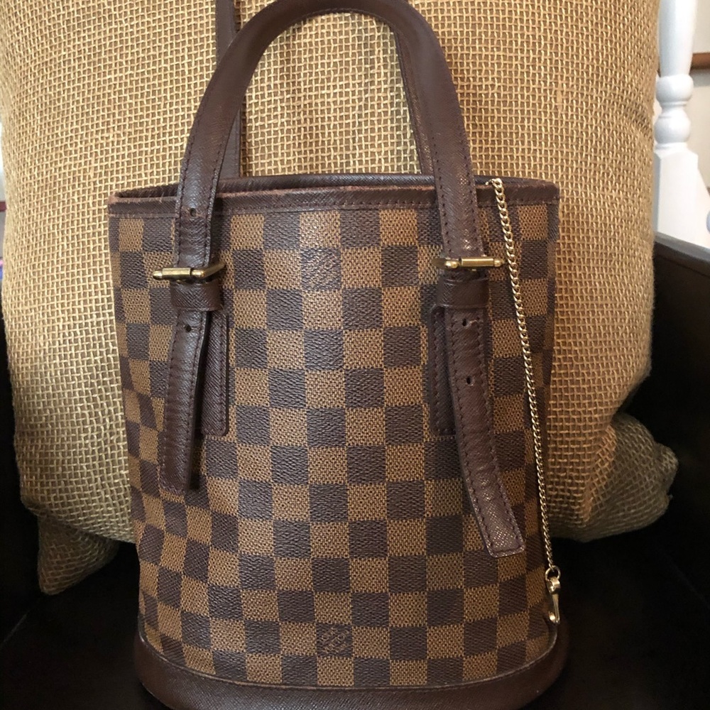 QUICK SALE: Authentic LV Damier Bucket Bag - Has Pilling and Minor Cracks